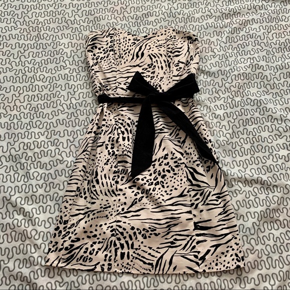 🌻2/$35🌻 H&M strapless dress - Picture 1 of 6